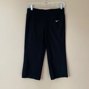 Nike capris. Inseam approximately 18/19”. Size S
C